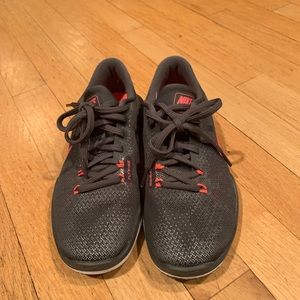 Nike Flywire Sneakers